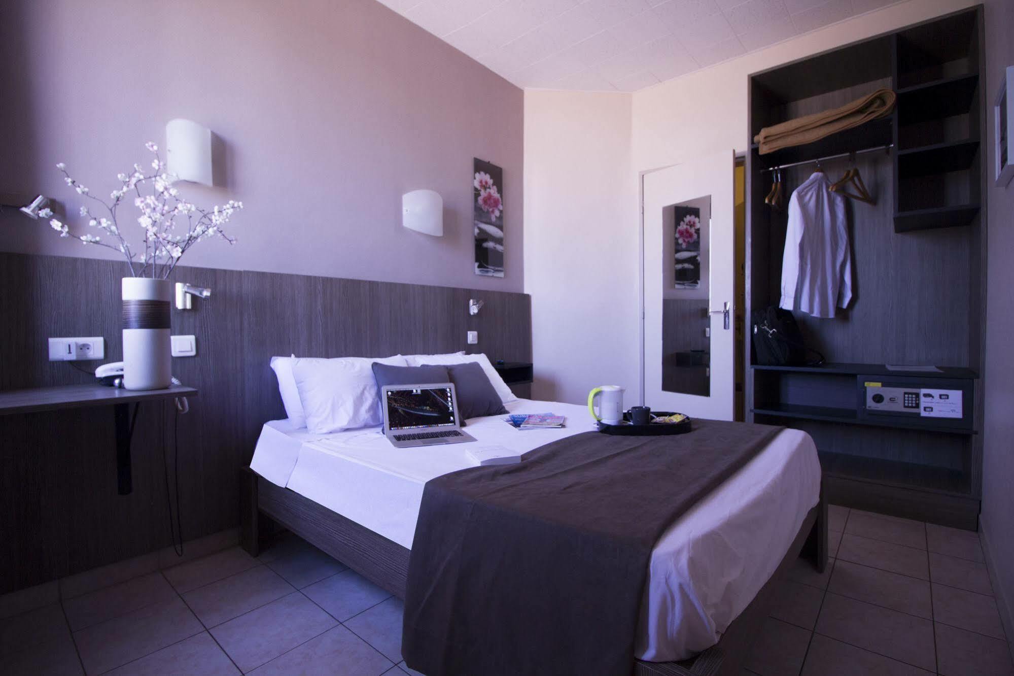 Le Strasbourg Hotel Montpellier Exterior photo